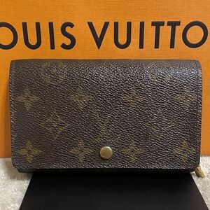 Louis Vuitton Monogram Medium Wallet